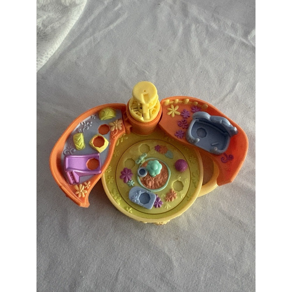 Hasbro Littlest Pet Shop Teeniest Tiniest On The Go Dog Park Parts 2006